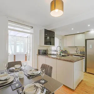 Special Offers, Sleeps 5, Hanwell, London W7, Free Parking Greenford (Greater London)